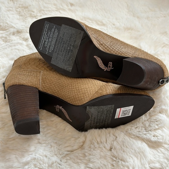 UGG Charlotte Snake Embossed Calf Hair Boots Moonbeam - Picture 8 of 11